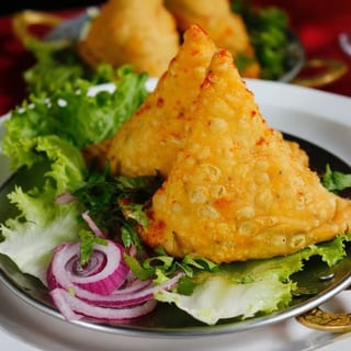 11. Vegetable Samosa (2)