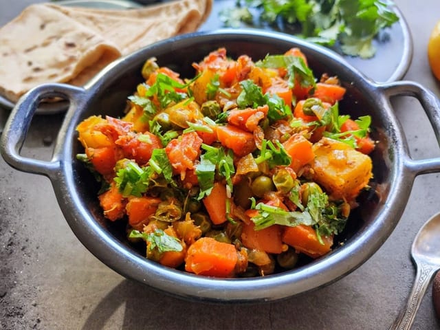 34. Aloo Gajar Mattar.